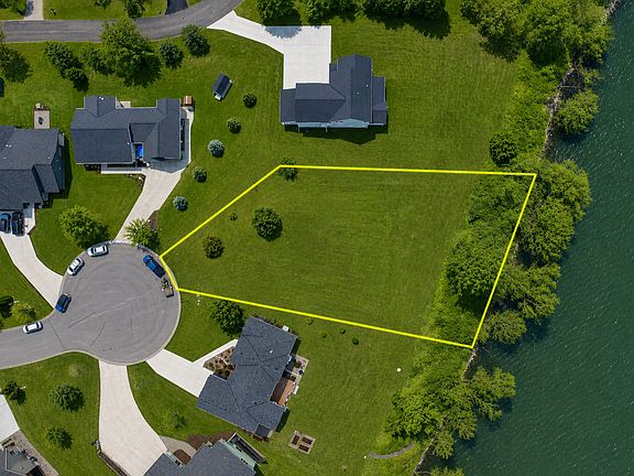 3rd image of 432 Lake Ct