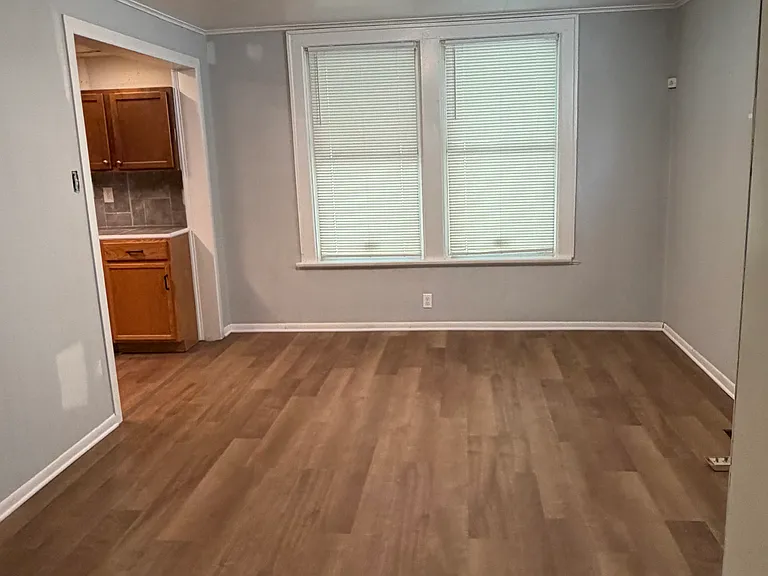 276 S Harris Ave — Photo 6