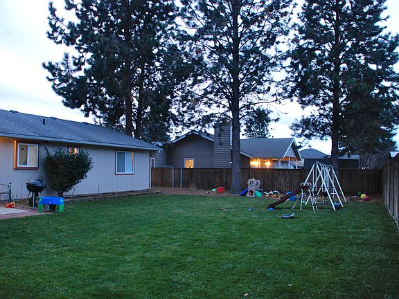 2nd image of 406 W Appaloosa Ave