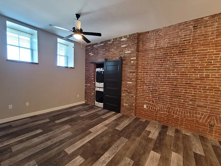 125 Henrietta St — Photo 36