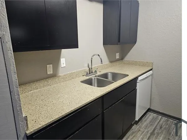 2662 N Kelley Ave APT E, Oklahoma City, OK 73111