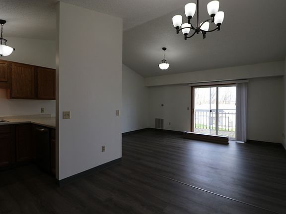 4th image of 2216 Valley Rd