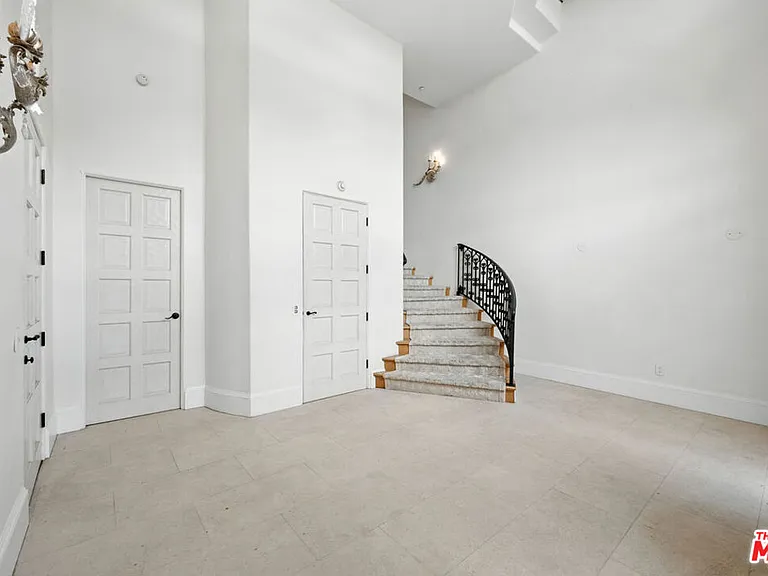 1675 N Woods Dr — Photo 8