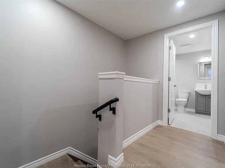 5414 Lassaline Ave — Photo 8