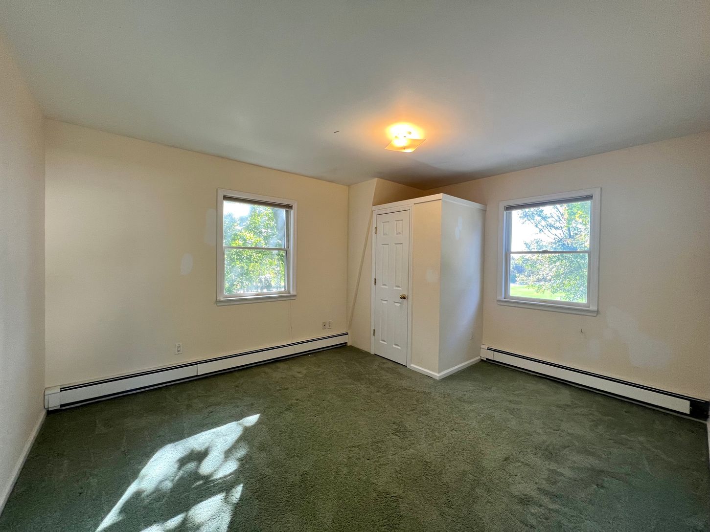  2nd (bigger) bedroom