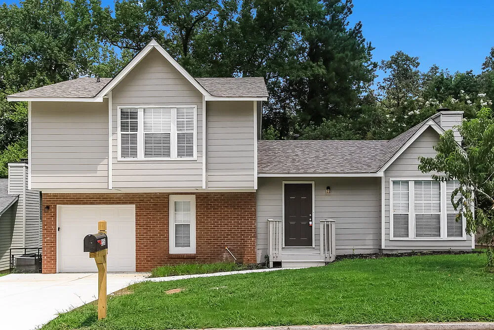3 bed, 2.0 bath, 1554 sqft, $1,950 — Photo 1