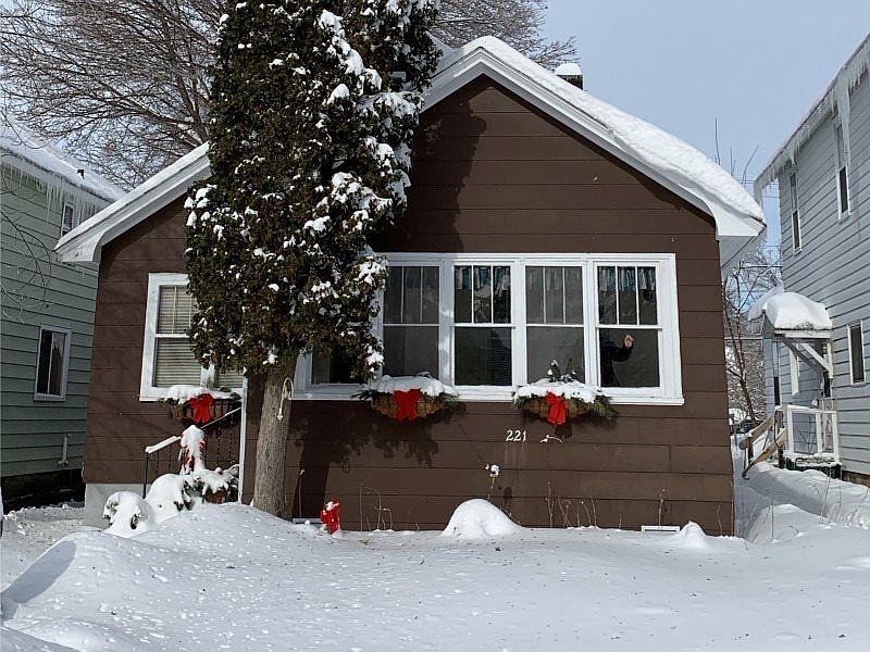 1st image of 221 Diamond St