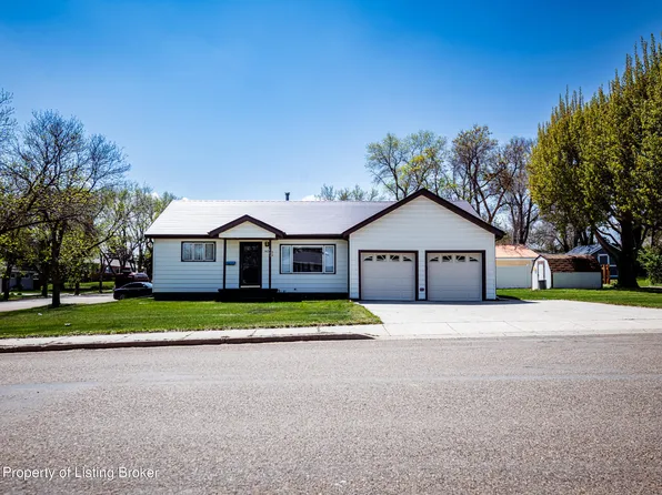 405 5th Ave NE, Watford City, ND 58854