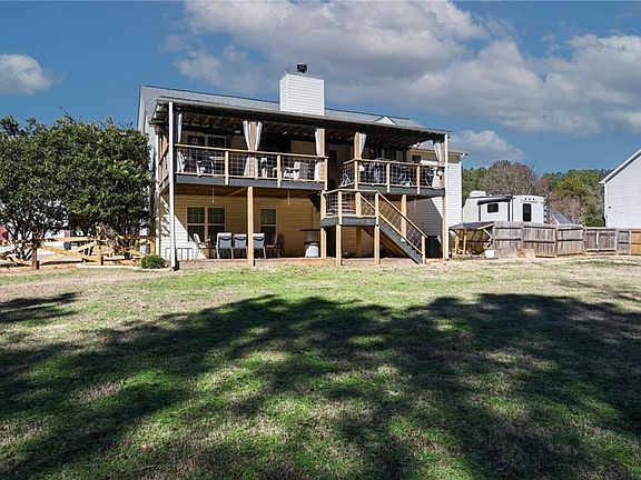 4th image of 505 Emerald Point