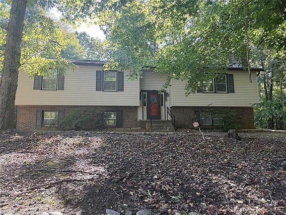 3rd image of 796 Sommerdale Ct