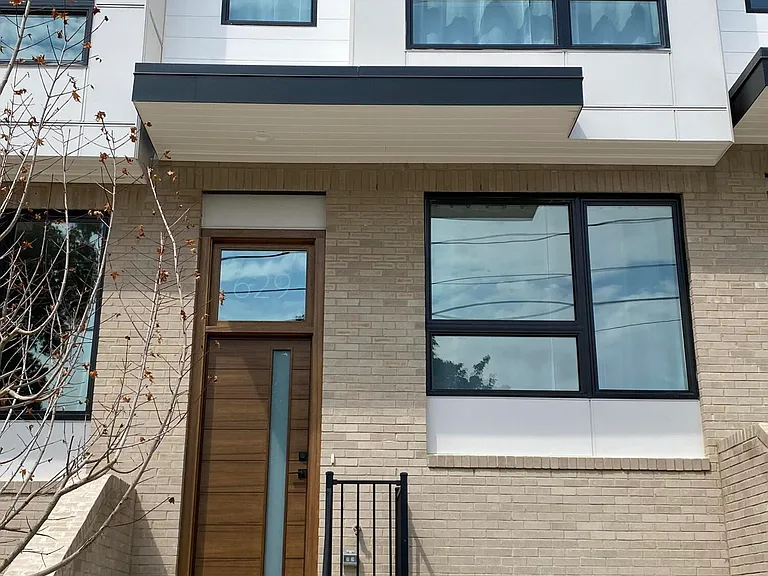 629 Queen St — Photo 2