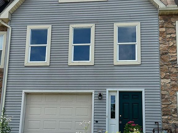 2nd image of 152 Acorn Ln
