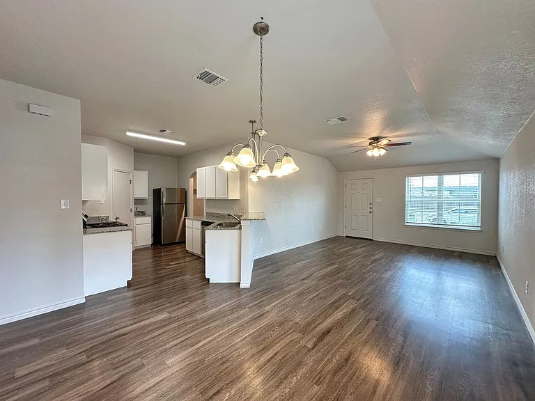 1837 Clovis Dr — Photo 7