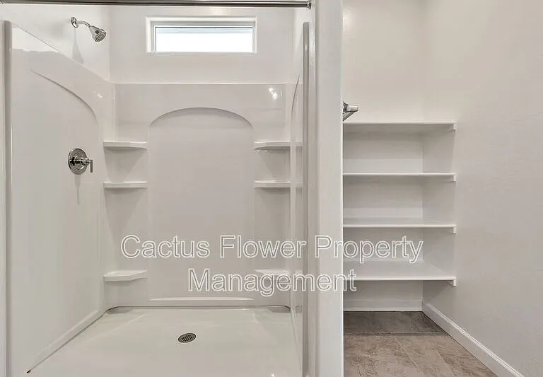 1718 W Sombra Ave — Photo 22