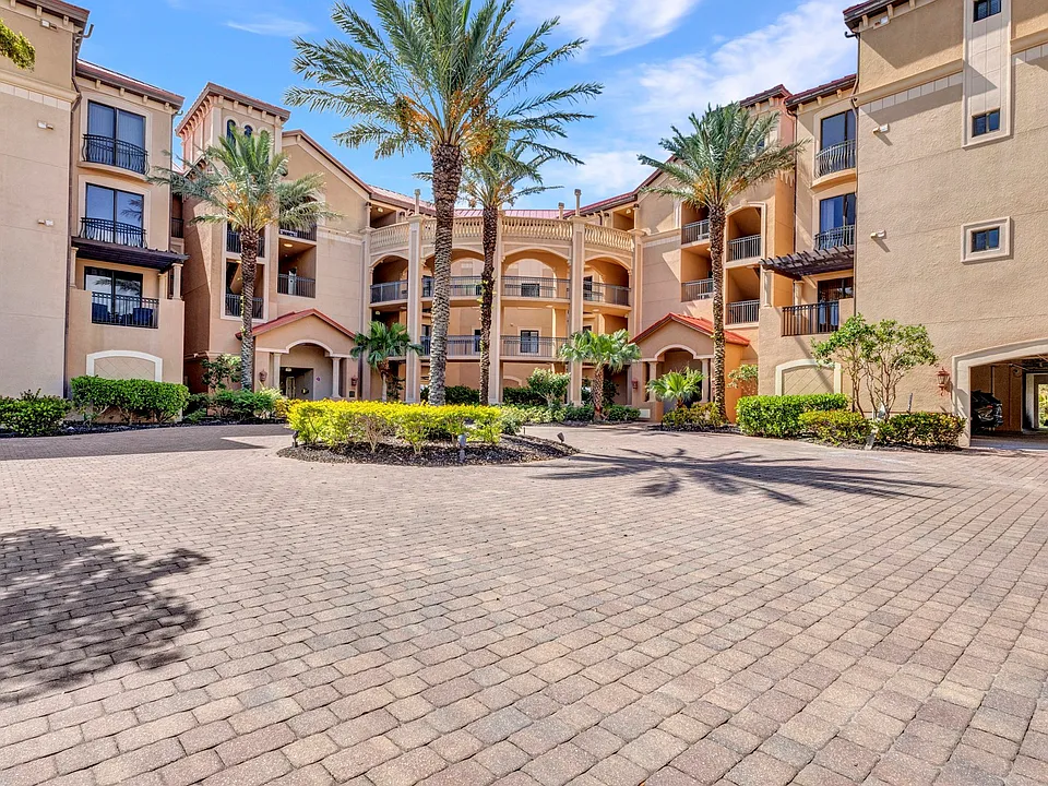 90 Vivante Blvd #202
