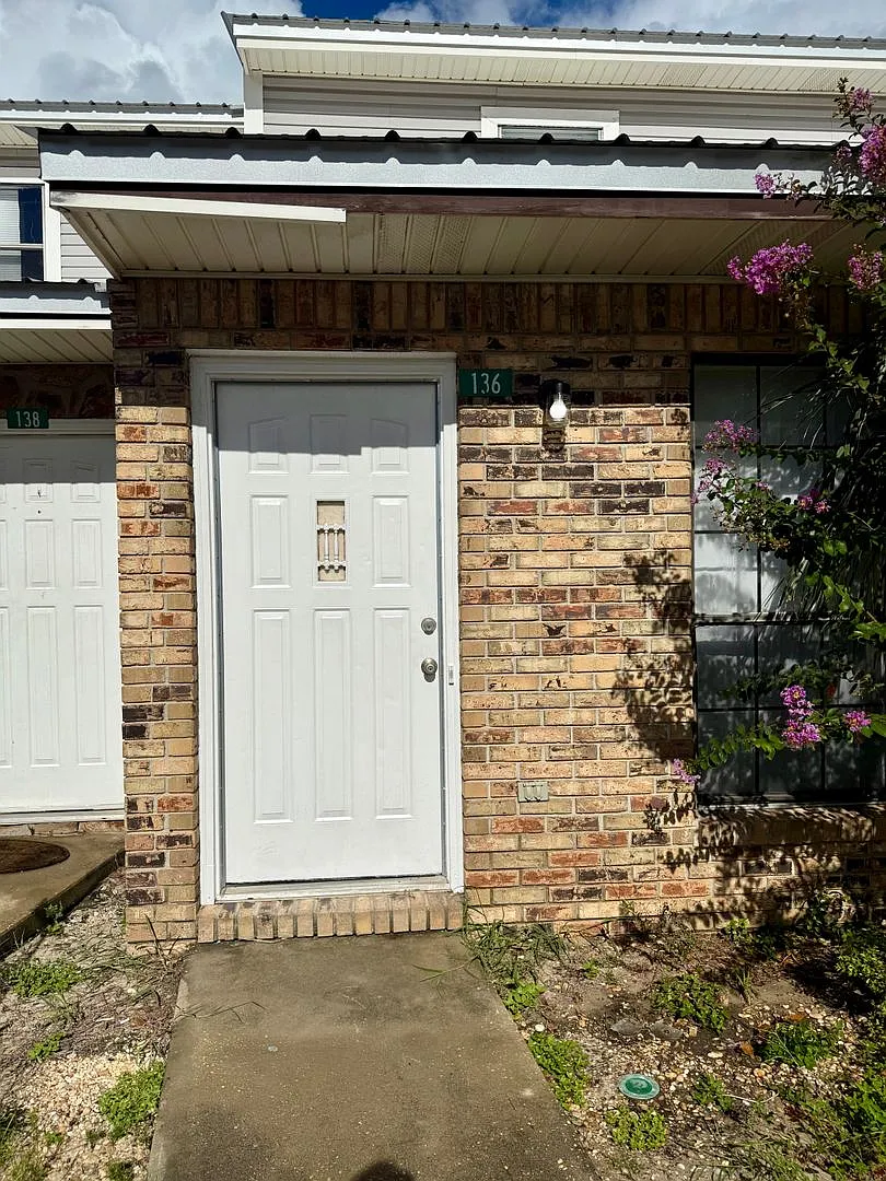 136 Alder Avenue — Photo 1