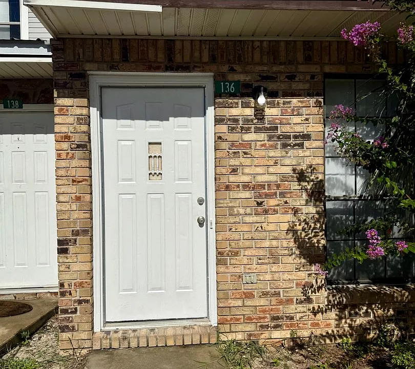 136 Alder Ave