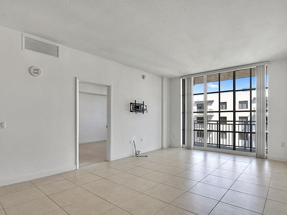 2nd image of 410 Evernia St APT 410