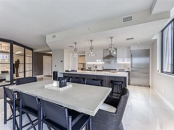 4th image of 1507 SE 15th St #402