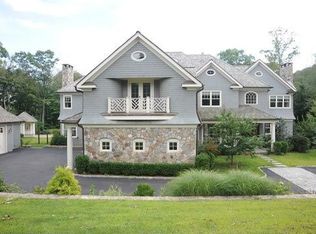 65 Parkers Gln, New Canaan, CT 06840