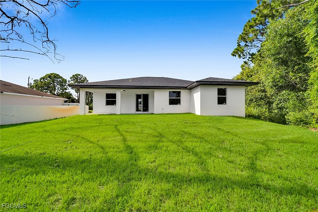 3 bed, 2.0 bath, 1637 sqft, $2,400 — Photo 3
