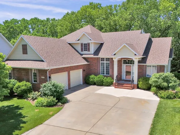 23 Meadow Ln, Hesston, KS 67062
