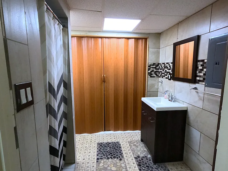 418 Bridge St — Photo 31