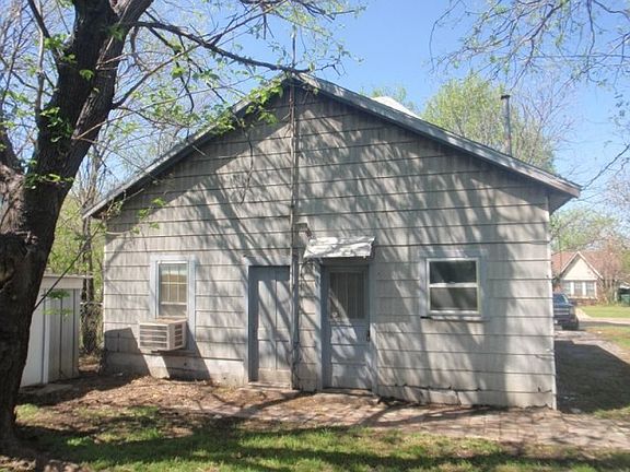2nd image of 2711 College Ave