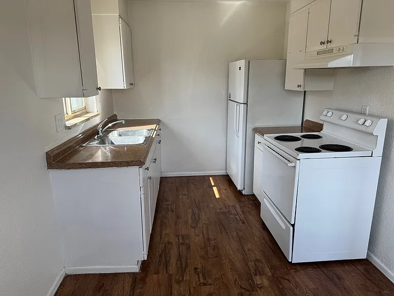 1435 Moline St — Photo 6