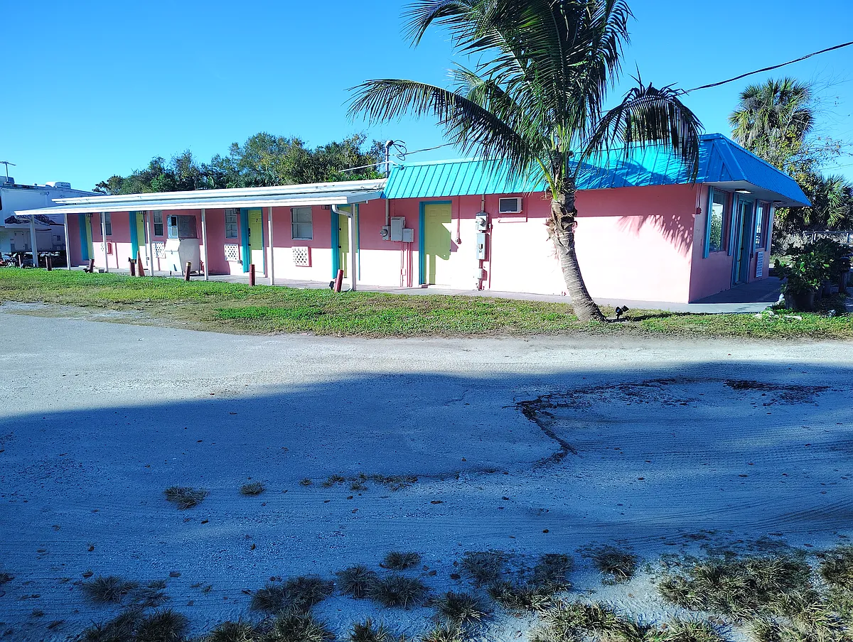 Building Photo - 1422 US Highway 441 SE