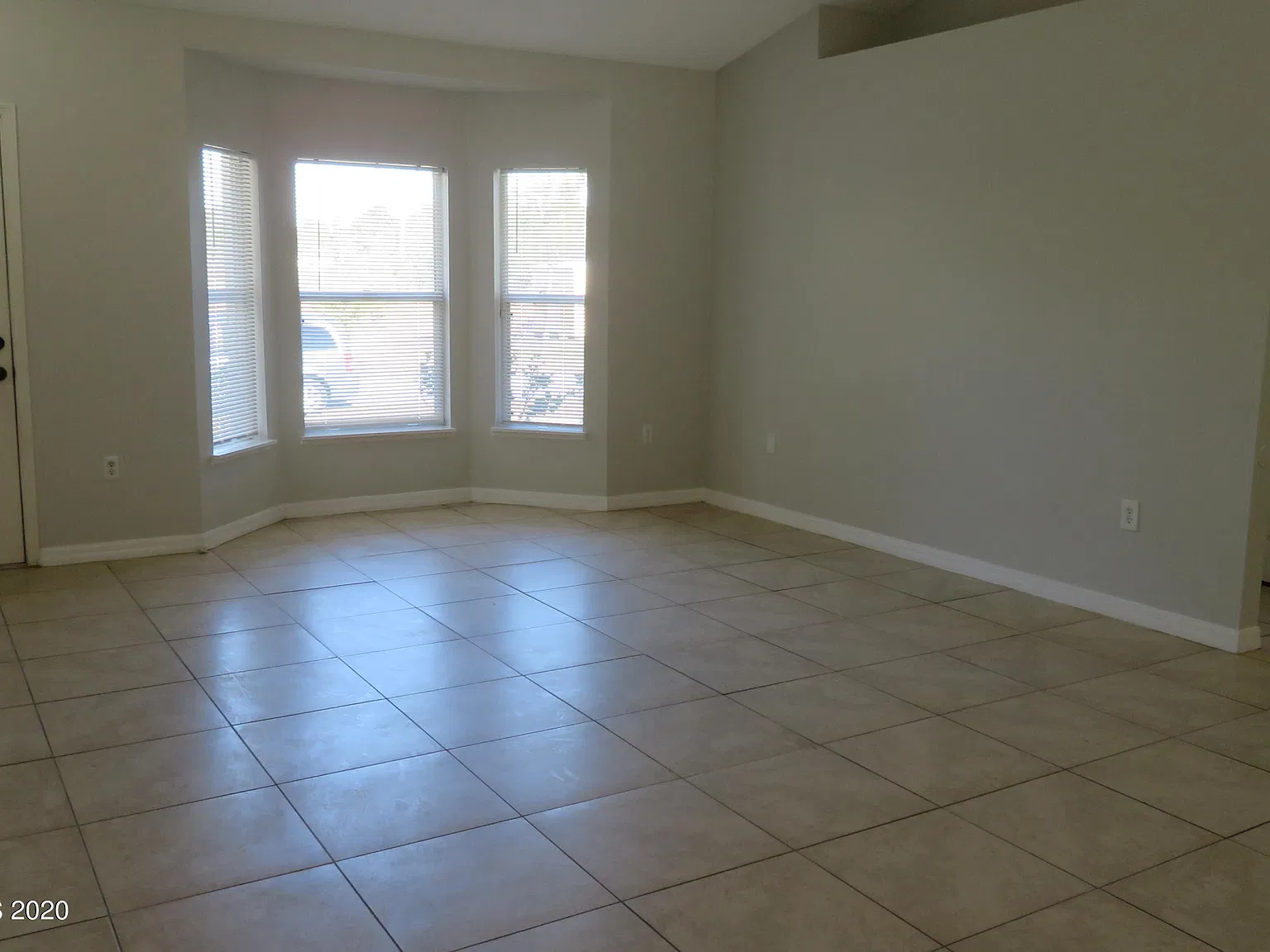 3 bed, 2.0 bath, 1350 sqft, $1,795 — Photo 3