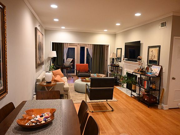 Living room with functional gas fireplace