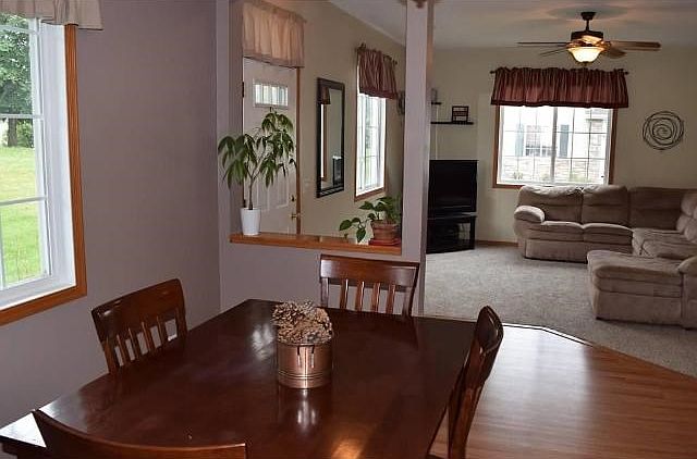 Light and bright open floor plan that is sure to please. Great for family gatherings and entertaining.