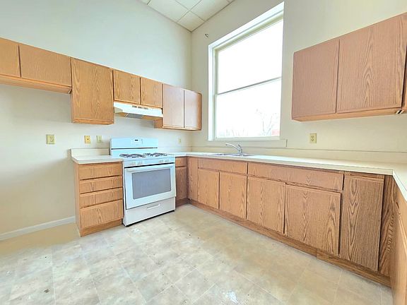 5th image of 1601 Kemble Ave #C