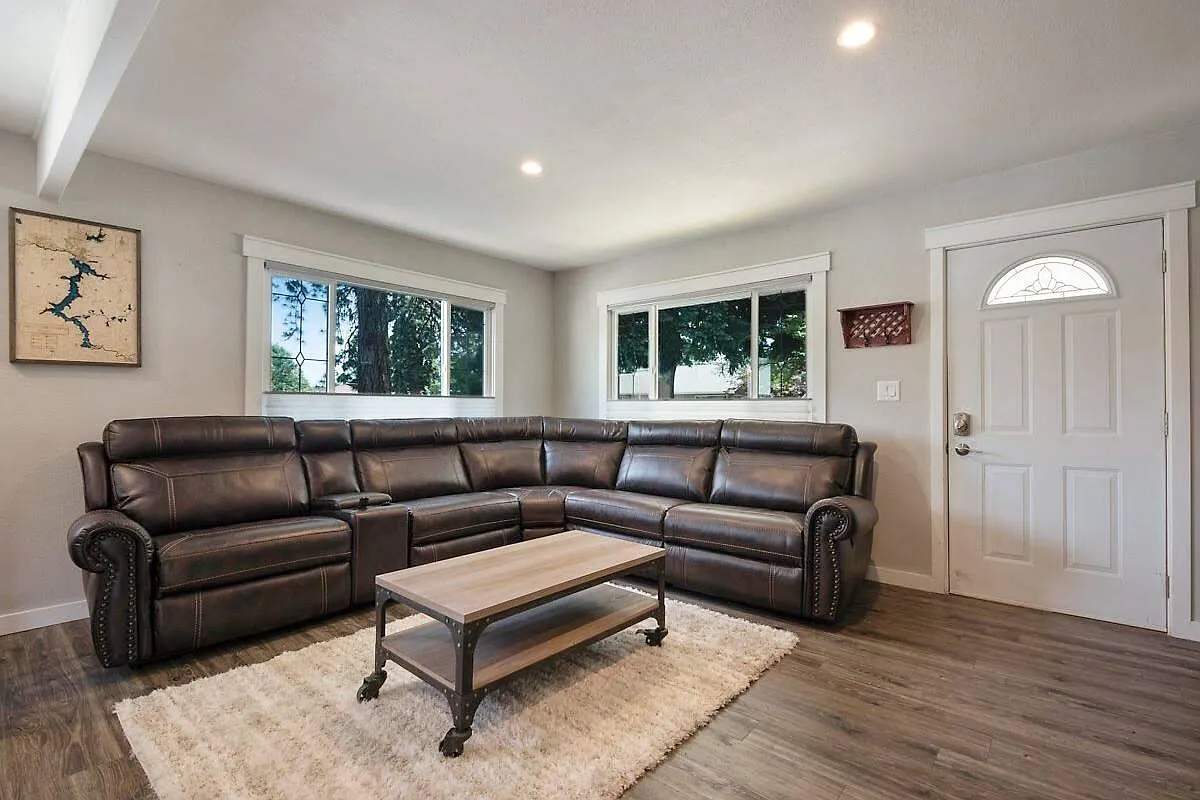 2 bed, 1100 sqft, $2,000 — Photo 3