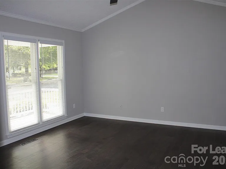 2212 Crosswinds Ct — Photo 3