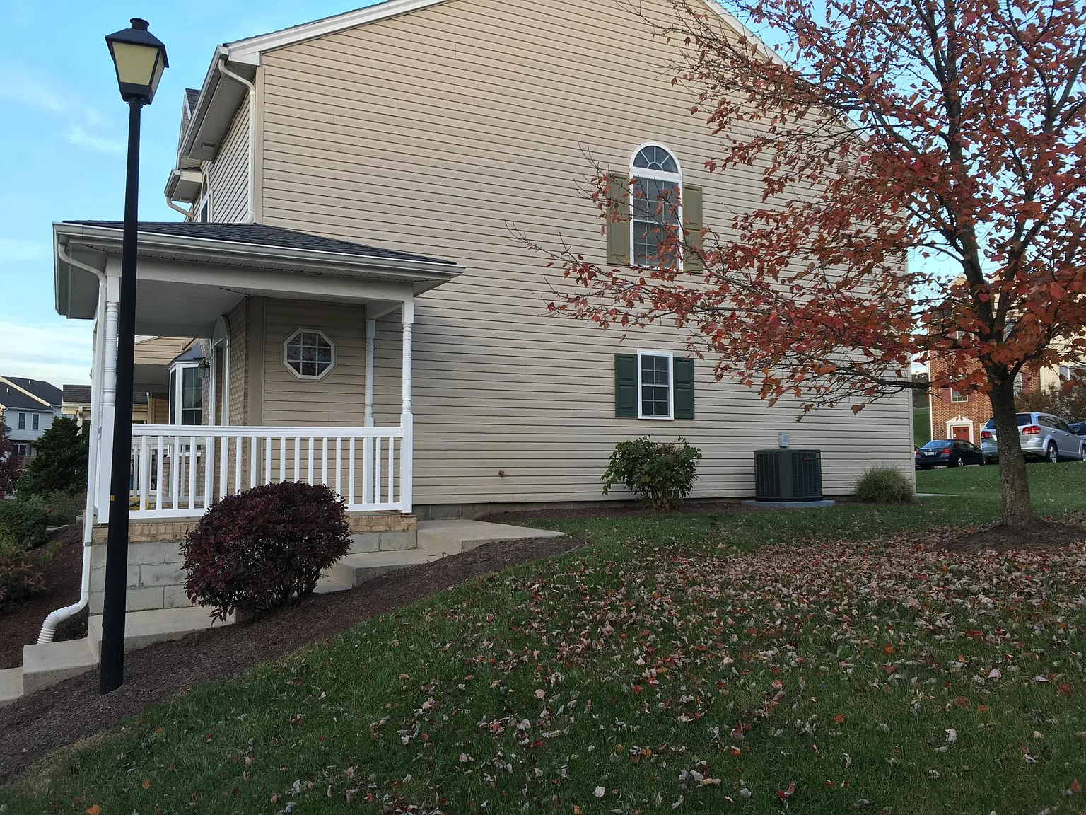 3 bed, 2.5 bath, 1412 sqft, $1,800 — Photo 2