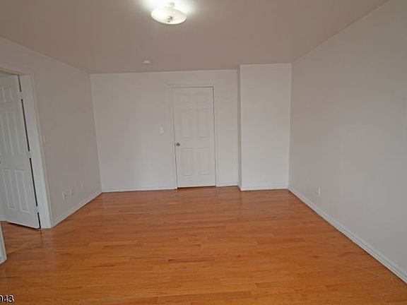 4th image of 524 Mulberry St