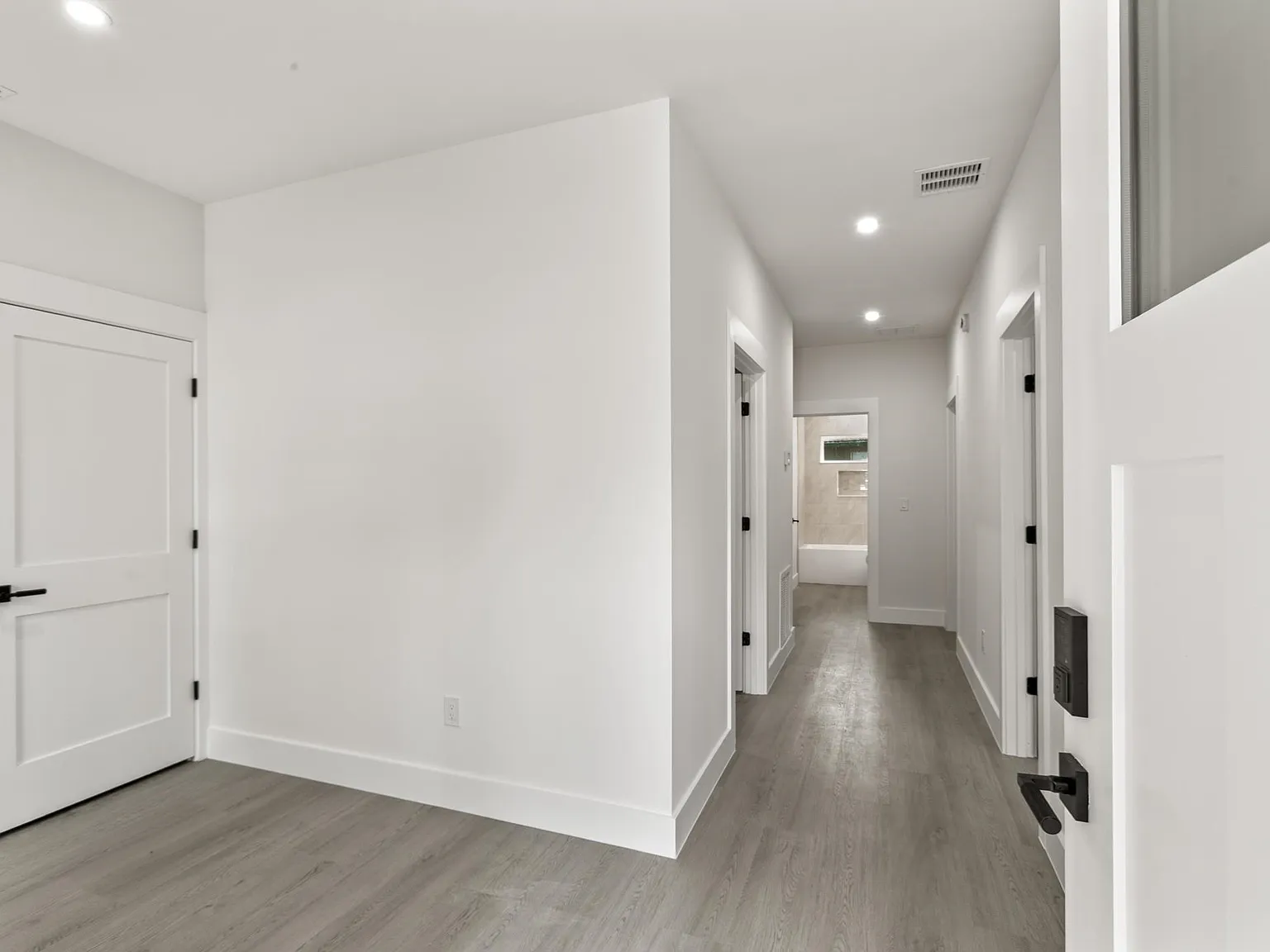 4 bed, 2244 sqft, $4,000 — Photo 4