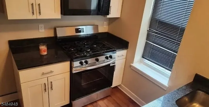 3 bed, 2.0 bath, $2,150 — Photo 1