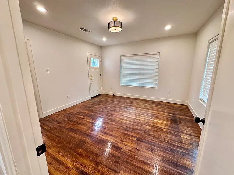 1020 E Terrell Ave — Photo 29