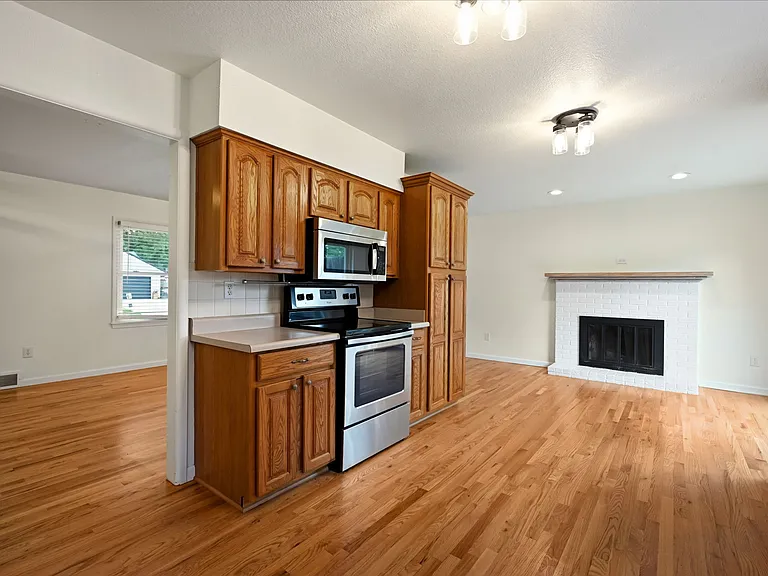 303 SW Pinnell Dr — Photo 6