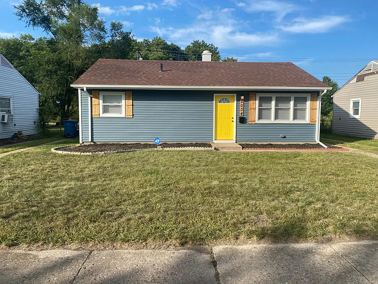 2034 Central Dr — Photo 1