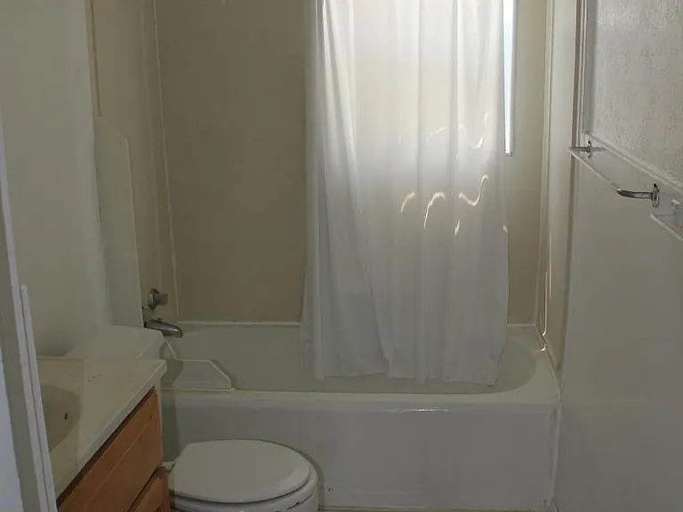 1109 W 14th Ln — Photo 2