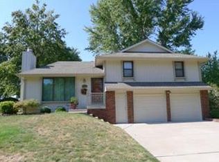 10505 NW 57th St, Parkville, MO 64152