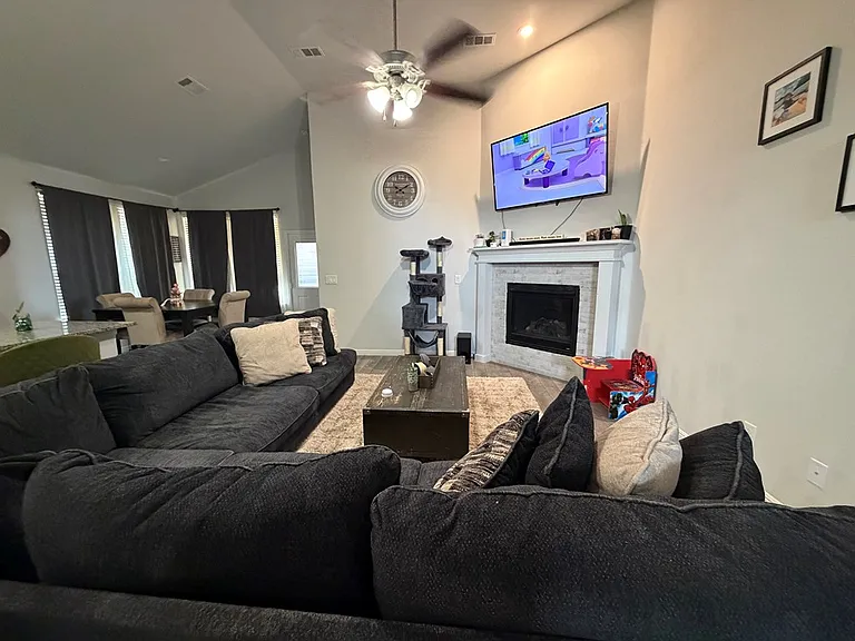 1612 Laguna Meadows Trl — Photo 2
