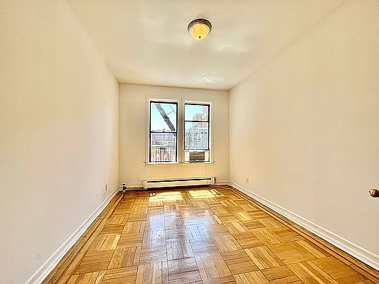 5th image of 2128 31st Ave APT 2R