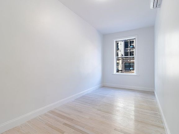 3rd image of 159 W 23rd St #3D