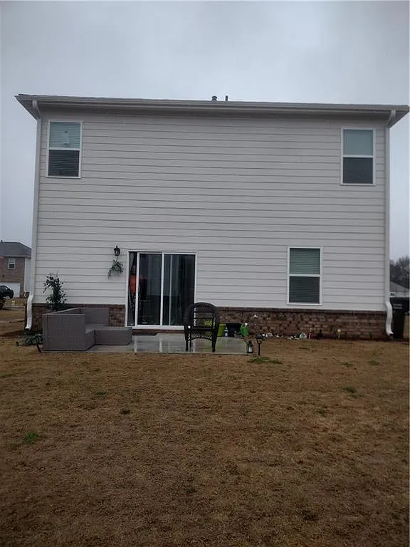 6 bed, 3.0 bath, 2520 sqft, $2,600 — Photo 2