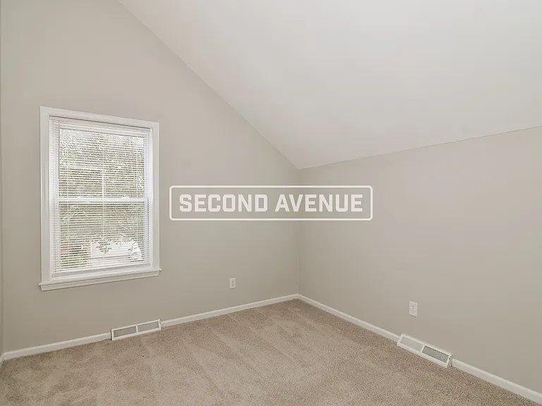 1804 NE Gatewood Dr — Photo 13